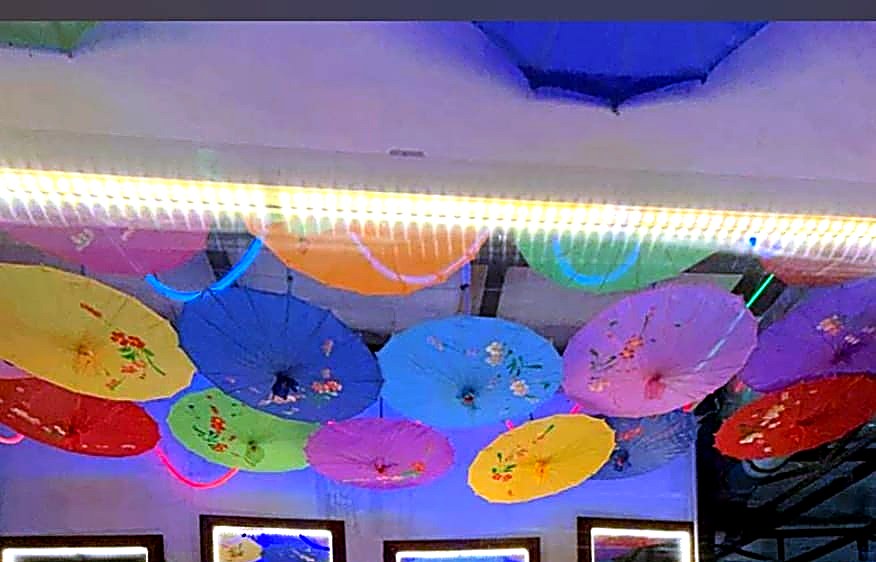 Spot foto payung warna-warni Sam's Coffee & Eatery