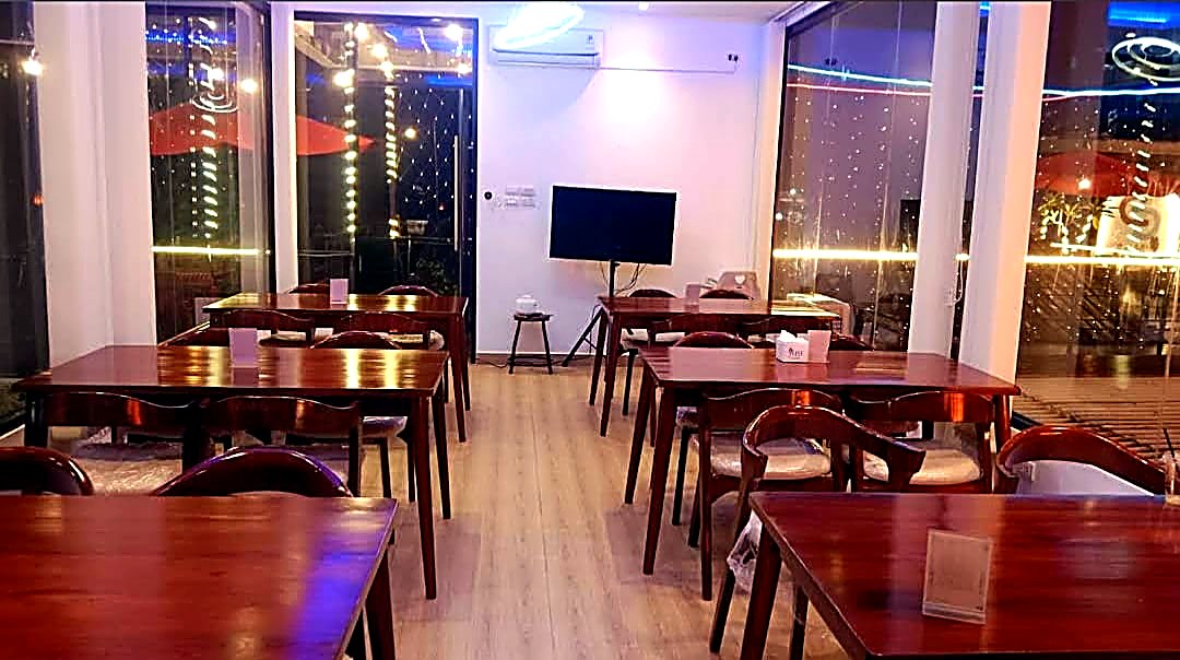 Ruang VIP ber-AC Sam's Coffee & Eatery